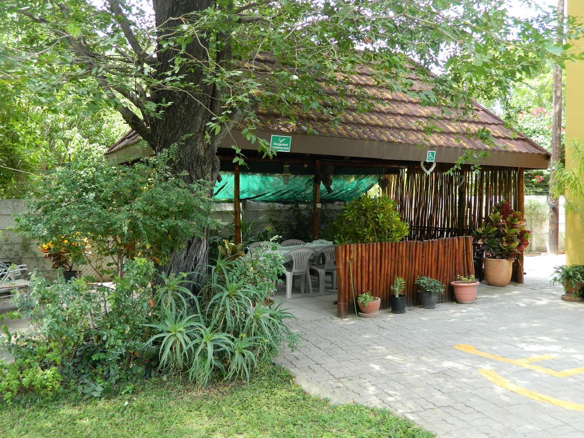 Thamalakane Guest House Maun Exterior photo